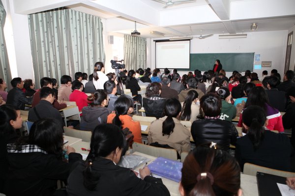 我校名师公开课开讲 李文虎校长参加活动